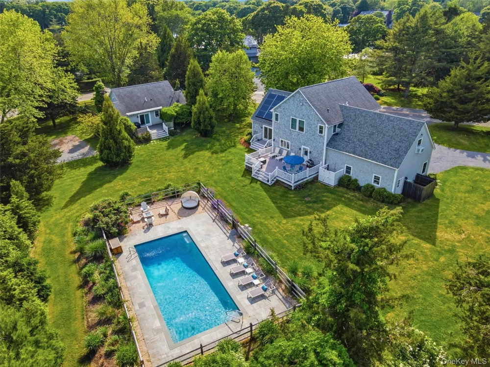14 Freds Lane Shelter Island, NY 11964