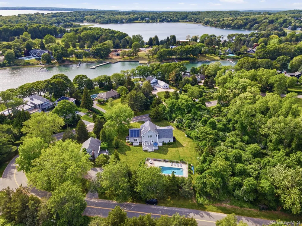 14 Freds Lane Shelter Island, NY 11964
