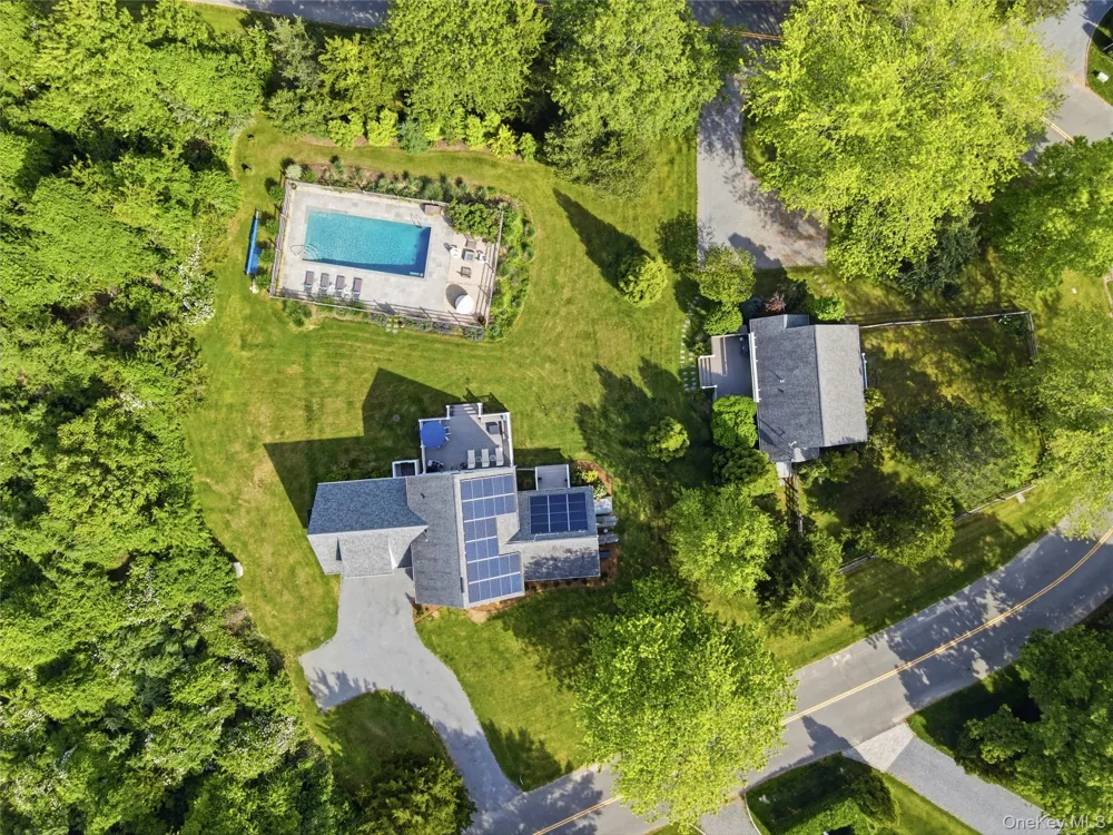 14 Freds Lane Shelter Island, NY 11964