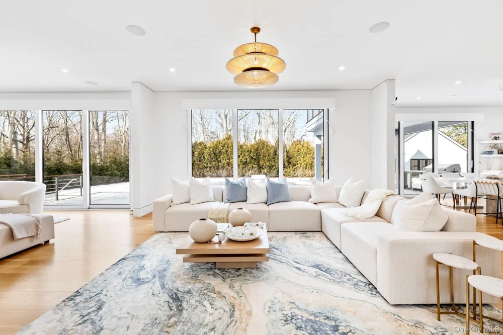 8 Ashwood Court Southampton, NY 11968
