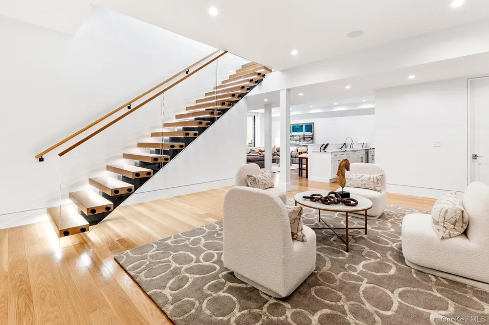 8 Ashwood Court Southampton, NY 11968