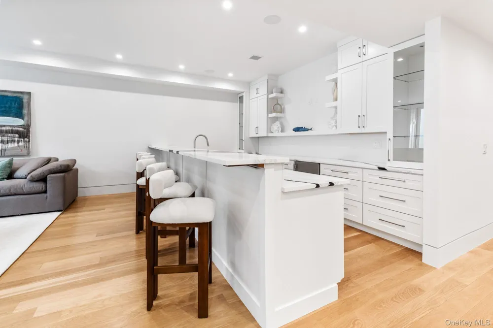 8 Ashwood Court Southampton, NY 11968
