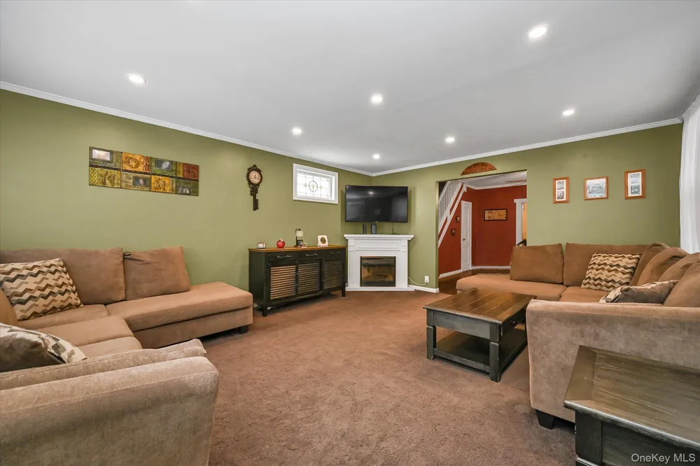 78-33 64th Street Glendale, NY 11385