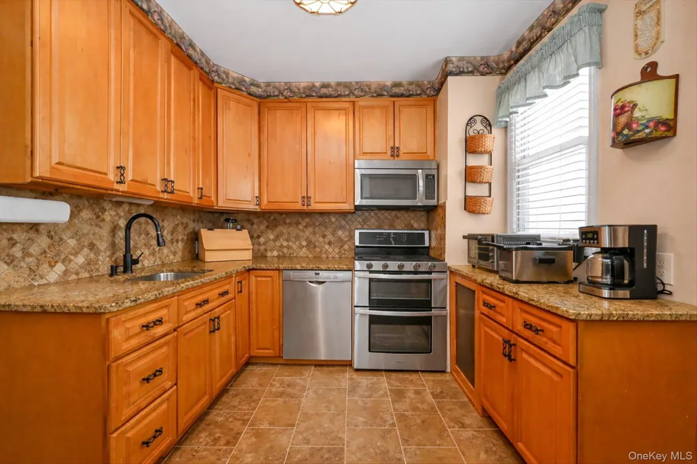 78-33 64th Street Glendale, NY 11385