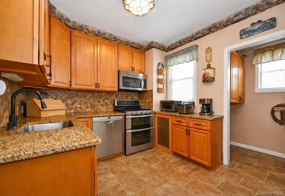 78-33 64th Street Glendale, NY 11385