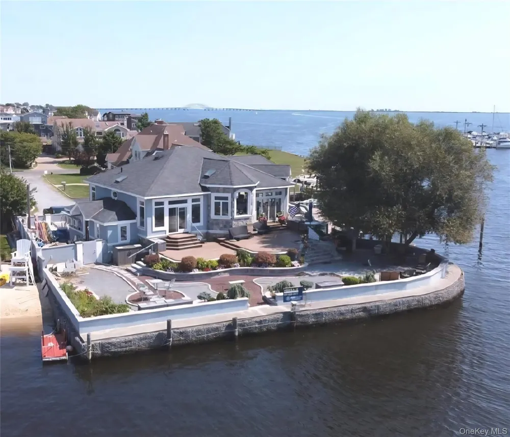 238 W Islip Road West Islip, NY 11795