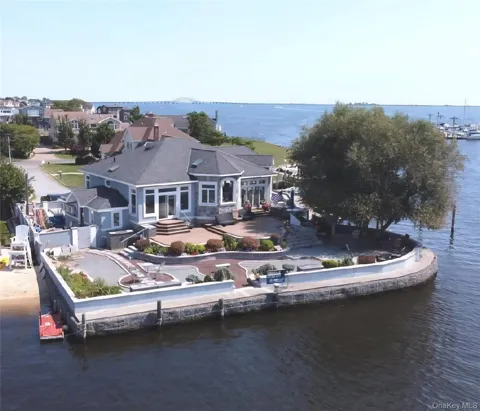 238 W Islip Road