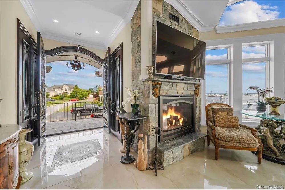 238 W Islip Road West Islip, NY 11795