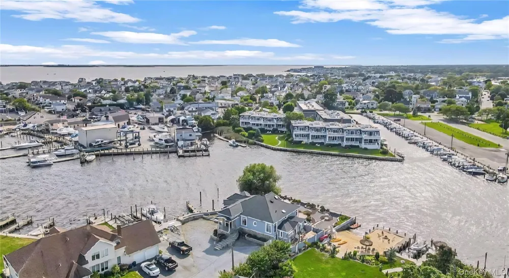 238 W Islip Road West Islip, NY 11795