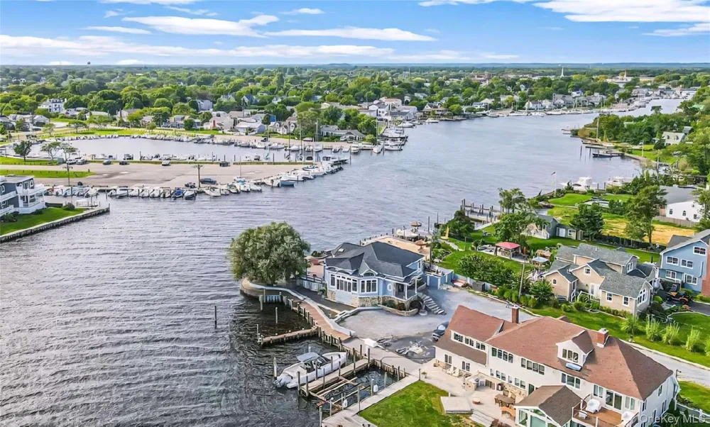 238 W Islip Road West Islip, NY 11795