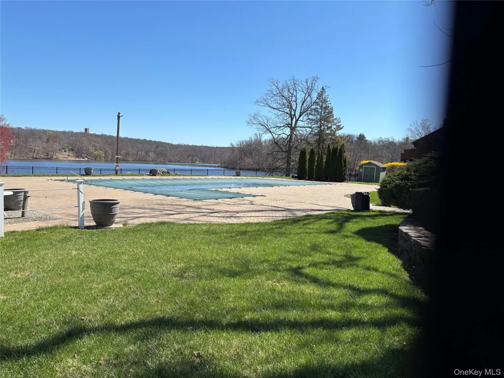 92 Lake Ridge Cove Mohegan Lake, NY 10547