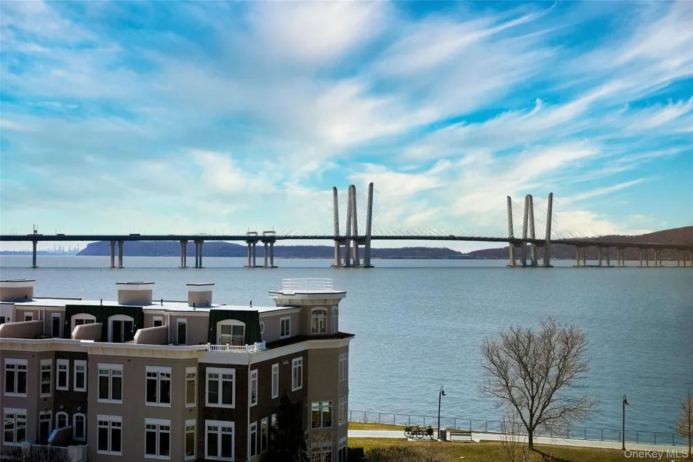 4 Lighthouse Landing #424 Sleepy Hollow, NY 10591
