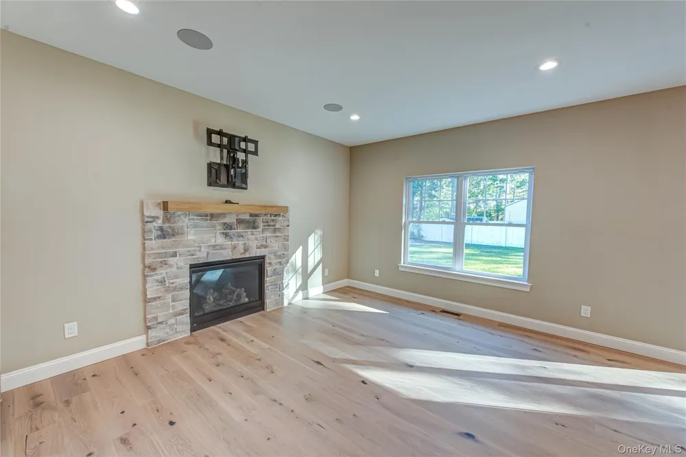 457 Pond Path East Setauket, NY 11733
