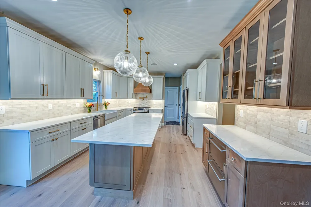 457 Pond Path East Setauket, NY 11733