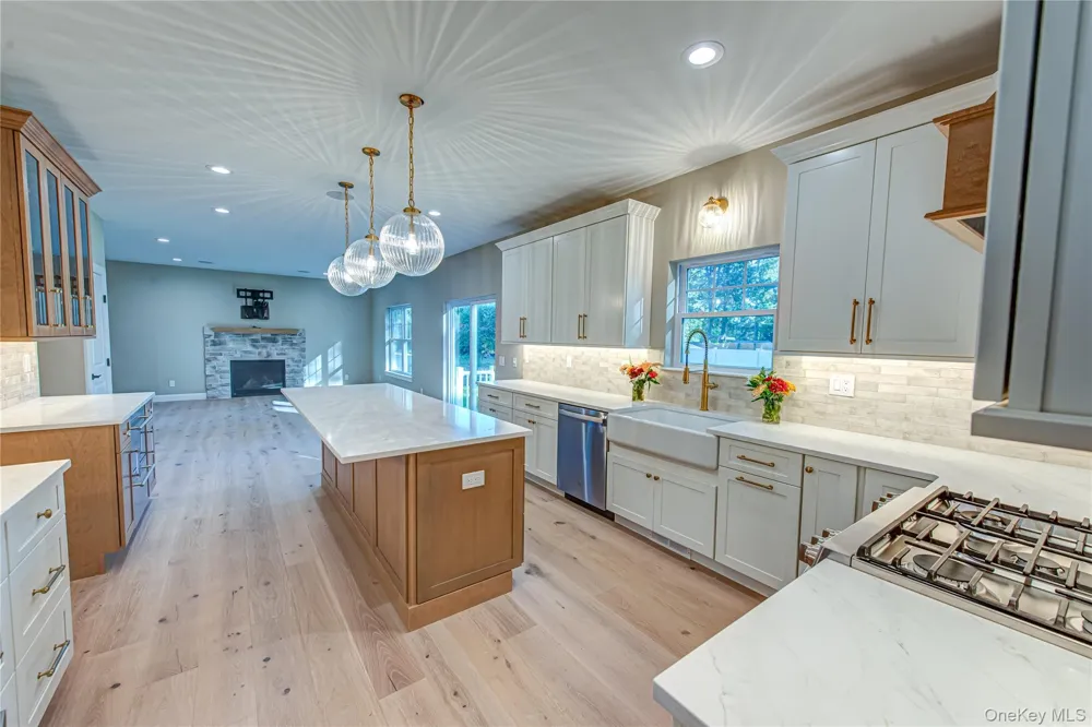 457 Pond Path East Setauket, NY 11733
