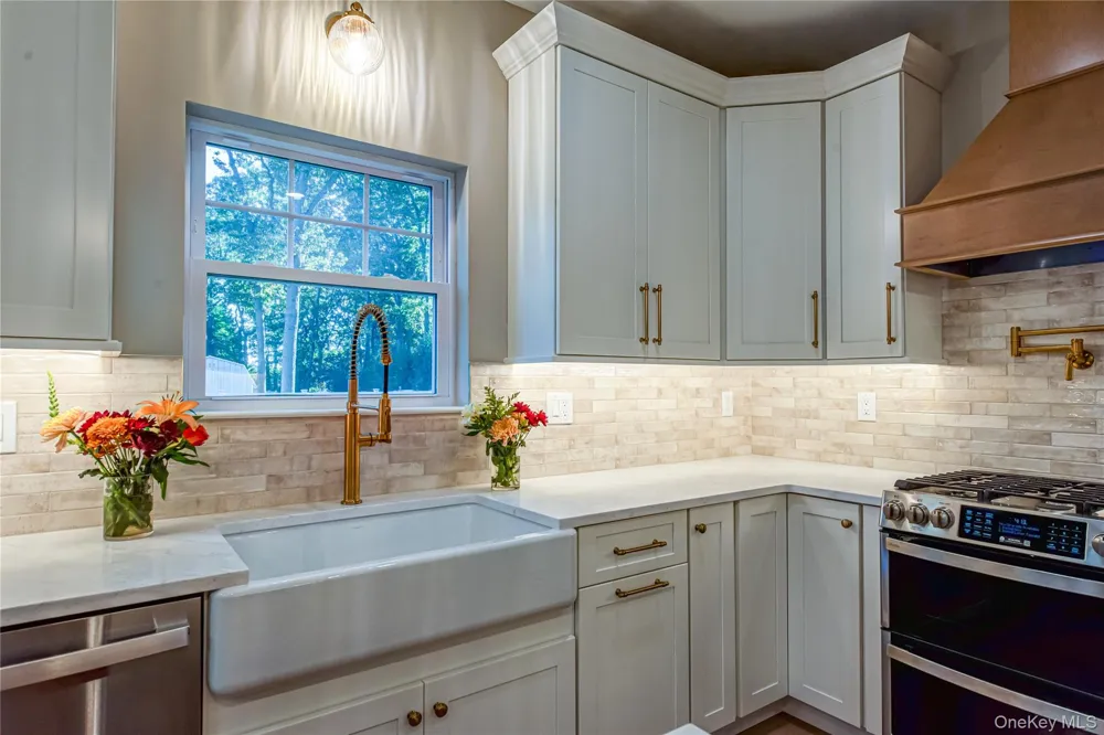 457 Pond Path East Setauket, NY 11733
