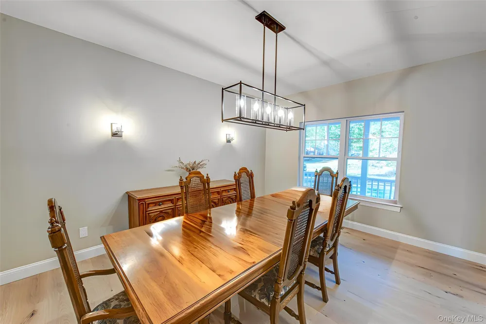 457 Pond Path East Setauket, NY 11733