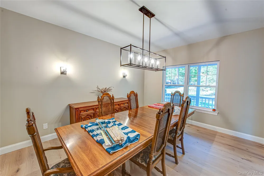457 Pond Path East Setauket, NY 11733