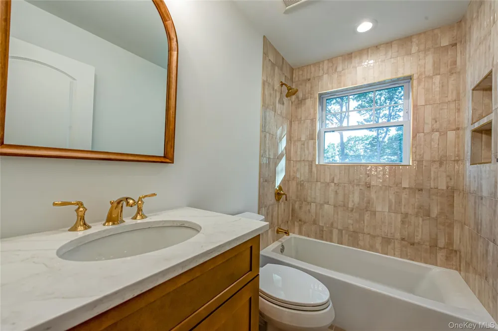 457 Pond Path East Setauket, NY 11733