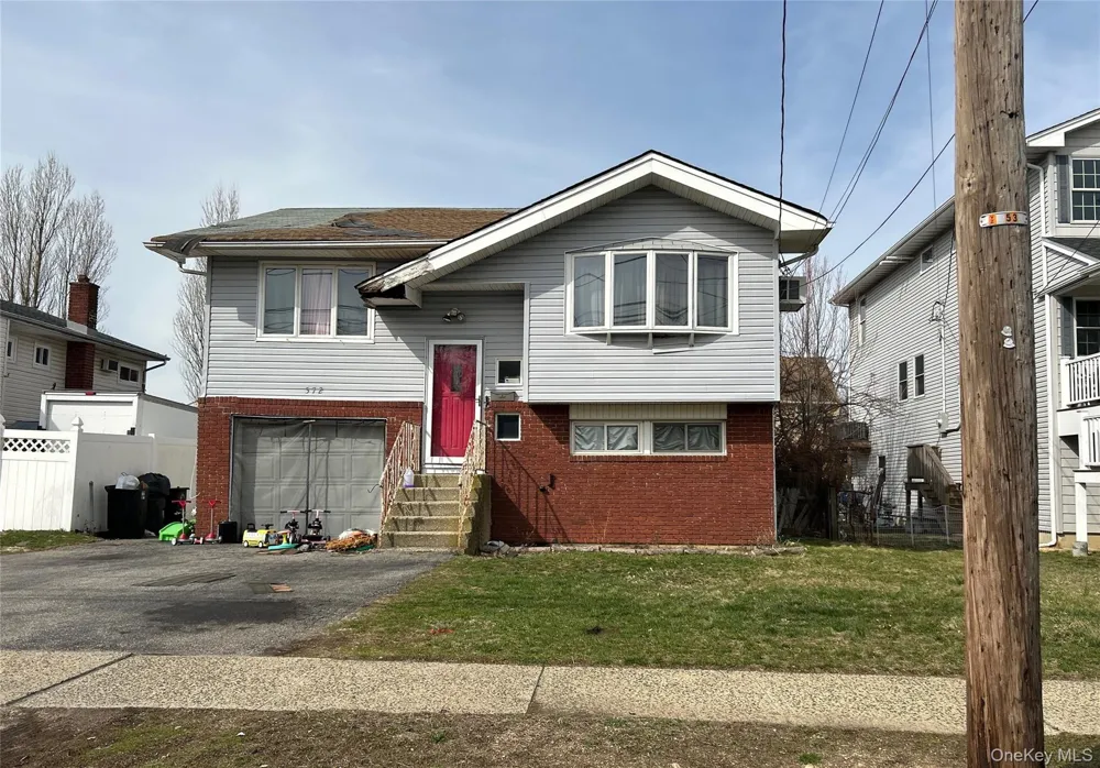 572 Miller Avenue Freeport, NY 11520