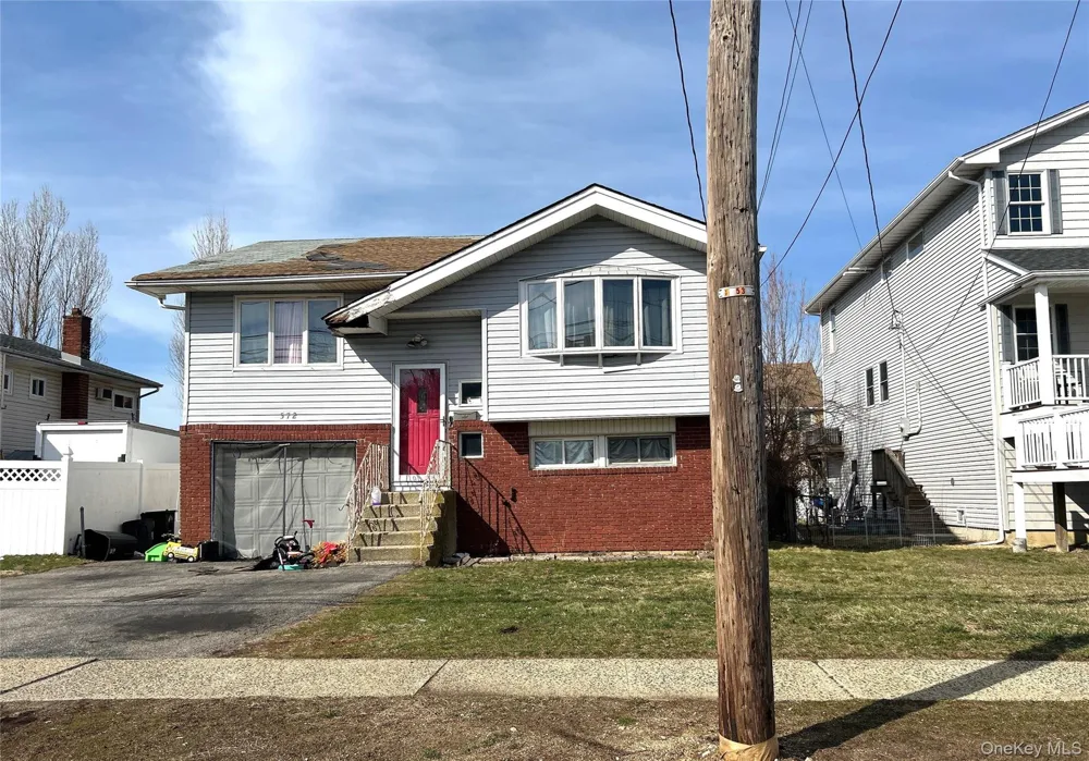 572 Miller Avenue Freeport, NY 11520
