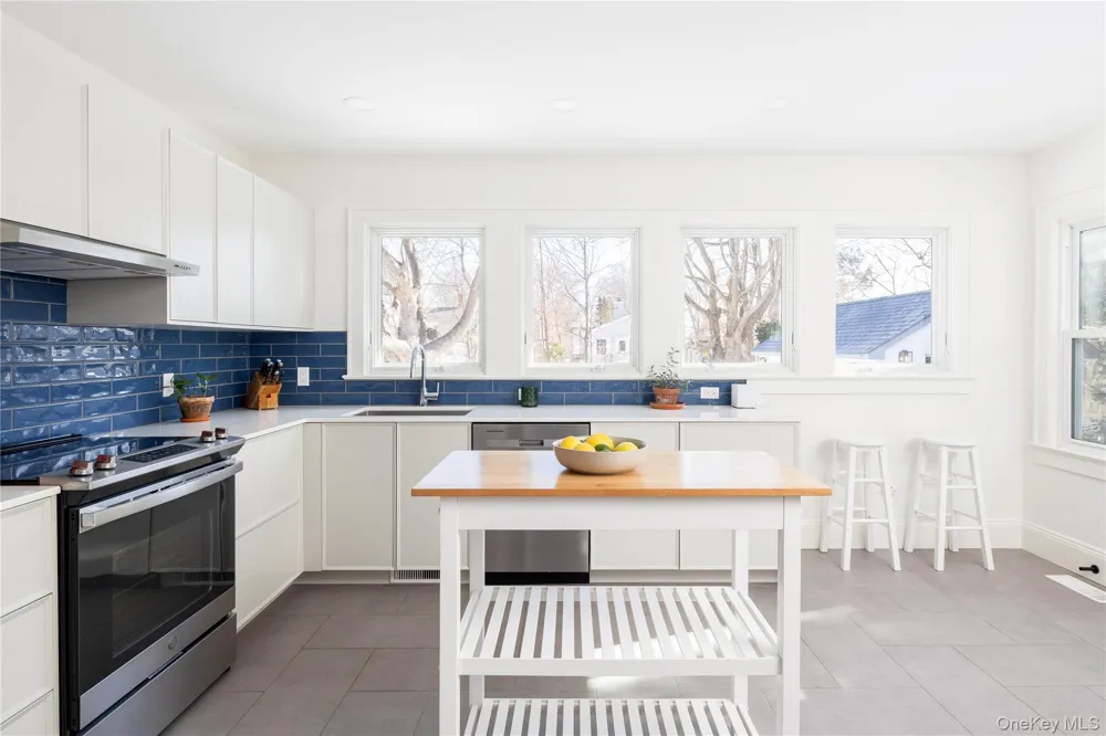 446 6th Street Greenport, NY 11944