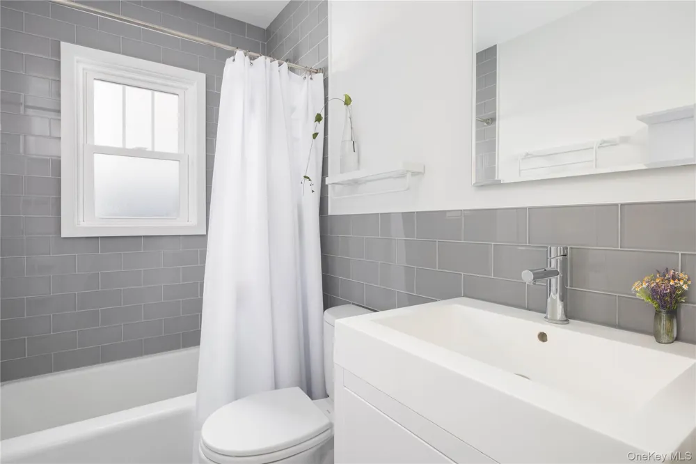 446 6th Street Greenport, NY 11944