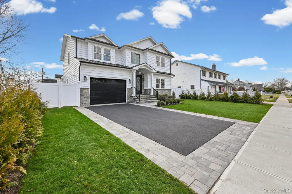 27 Grape Lane Hicksville, NY 11801