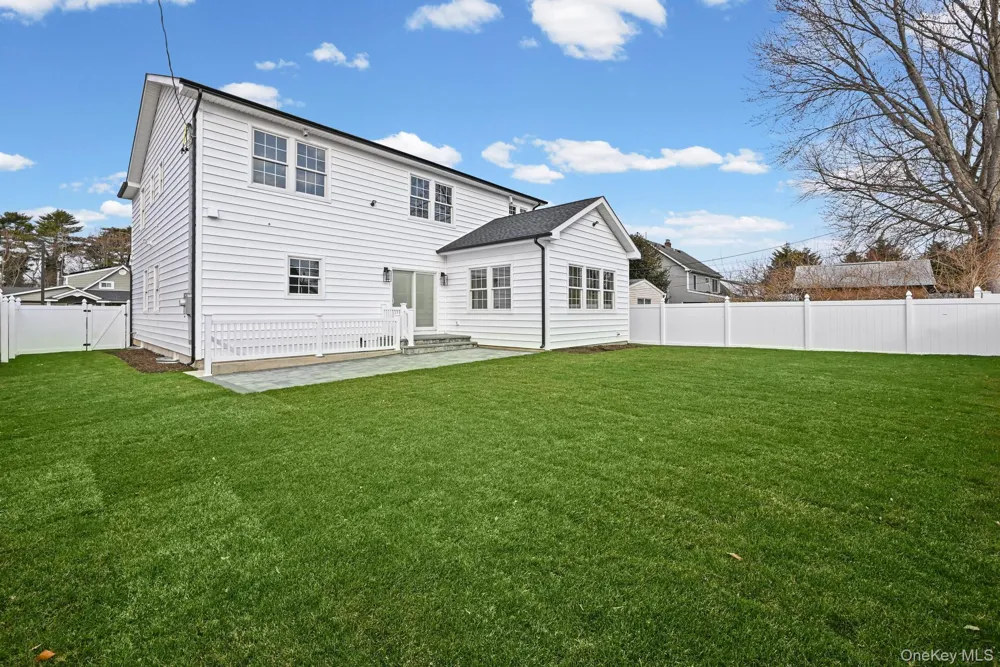 27 Grape Lane Hicksville, NY 11801