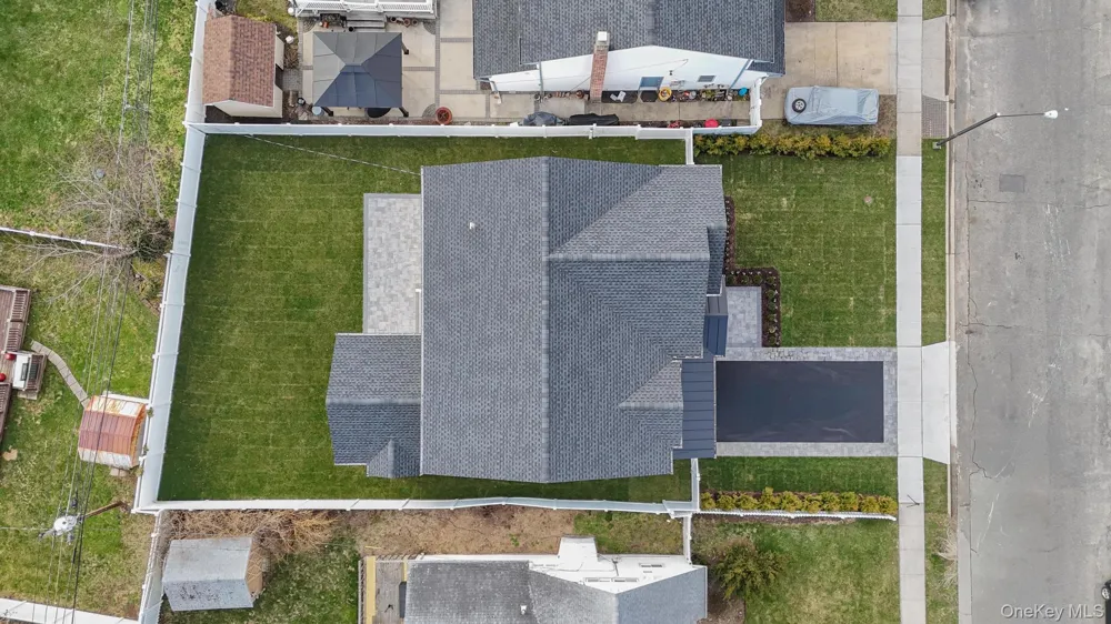 27 Grape Lane Hicksville, NY 11801