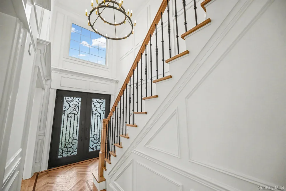 27 Grape Lane Hicksville, NY 11801