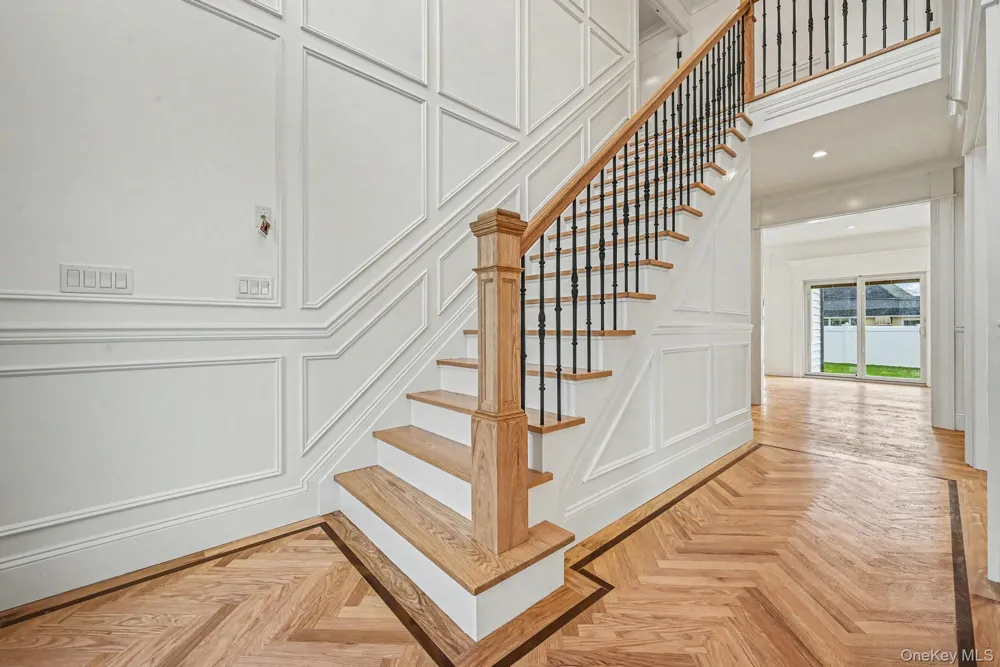 27 Grape Lane Hicksville, NY 11801