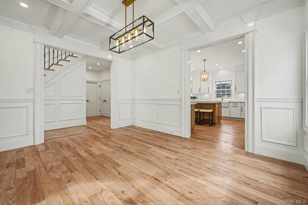 27 Grape Lane Hicksville, NY 11801