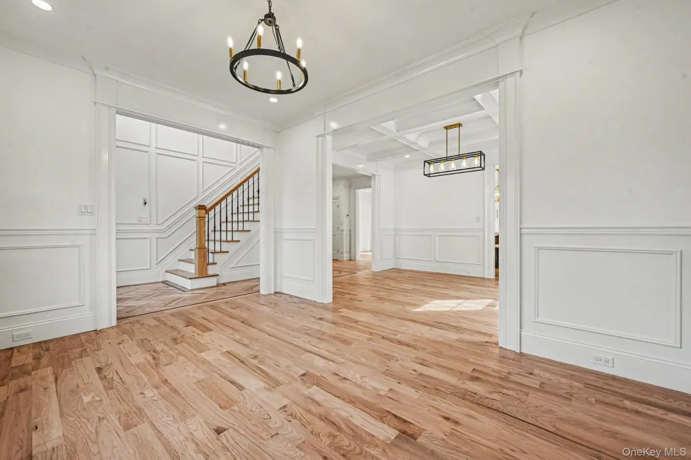 27 Grape Lane Hicksville, NY 11801