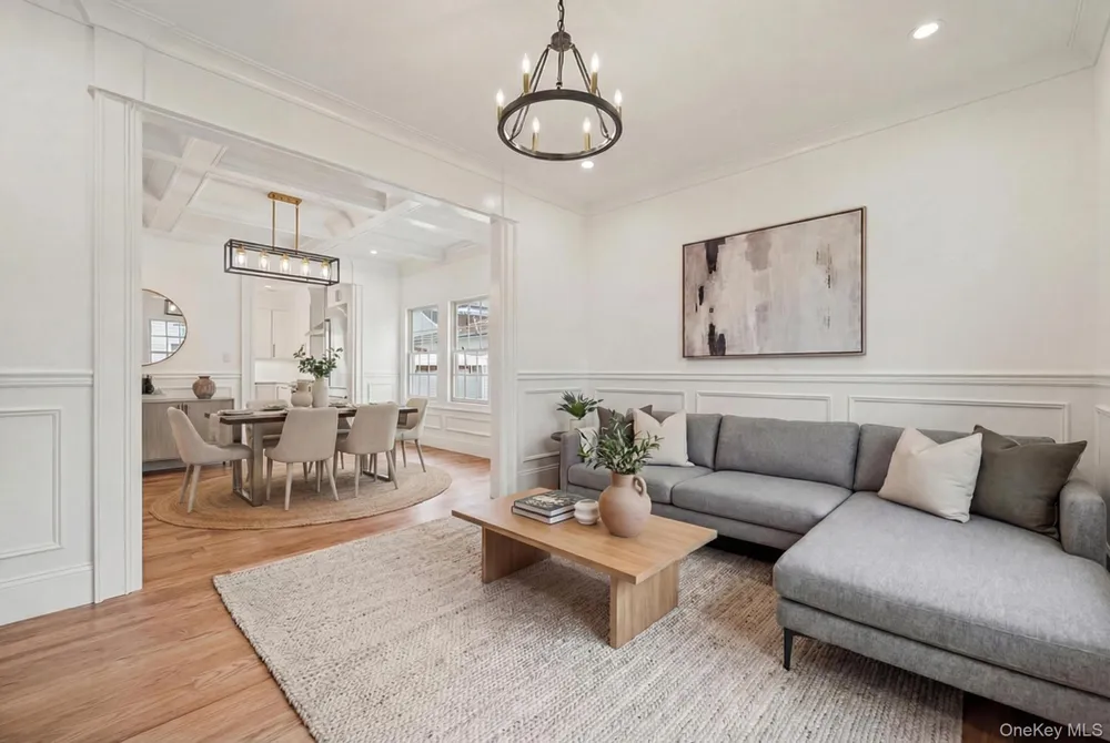 27 Grape Lane Hicksville, NY 11801