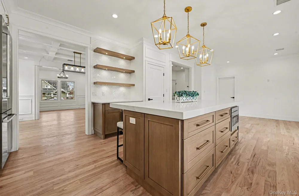 27 Grape Lane Hicksville, NY 11801