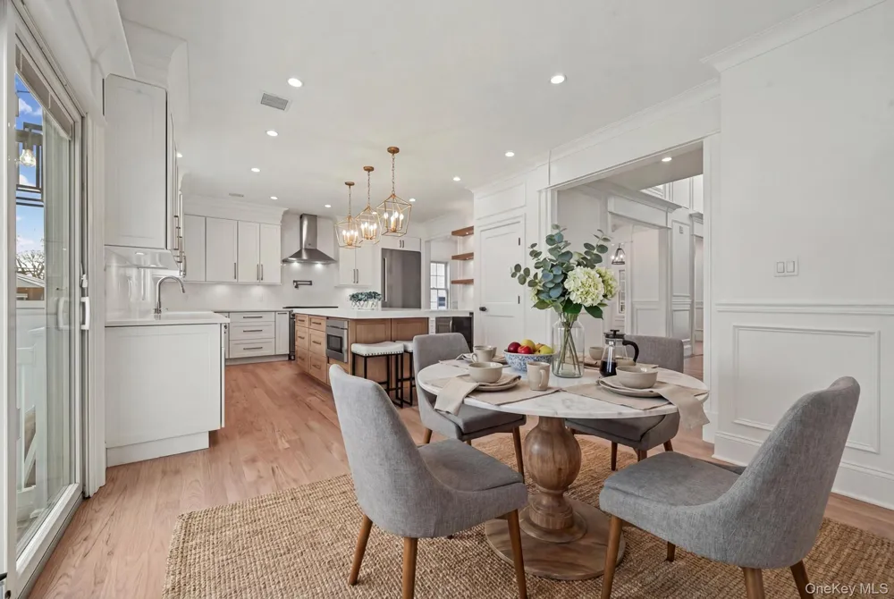 27 Grape Lane Hicksville, NY 11801