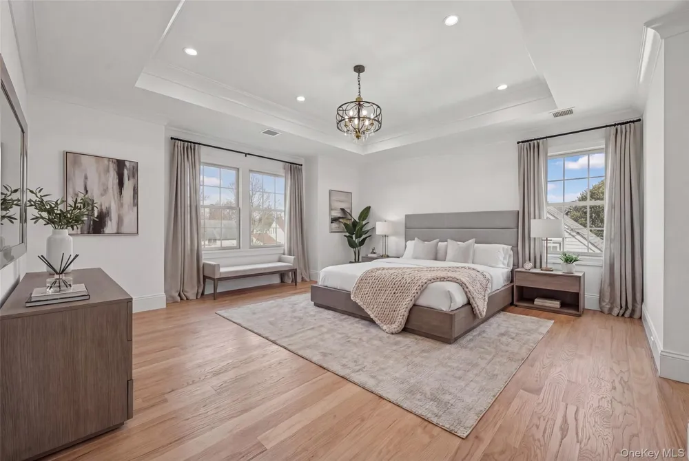27 Grape Lane Hicksville, NY 11801