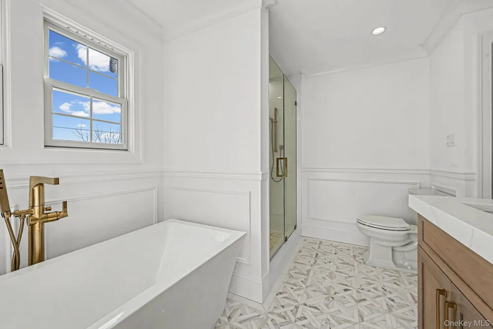27 Grape Lane Hicksville, NY 11801