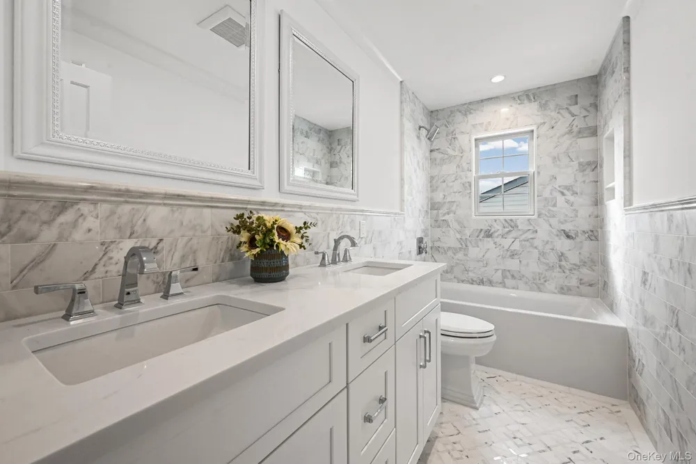 27 Grape Lane Hicksville, NY 11801