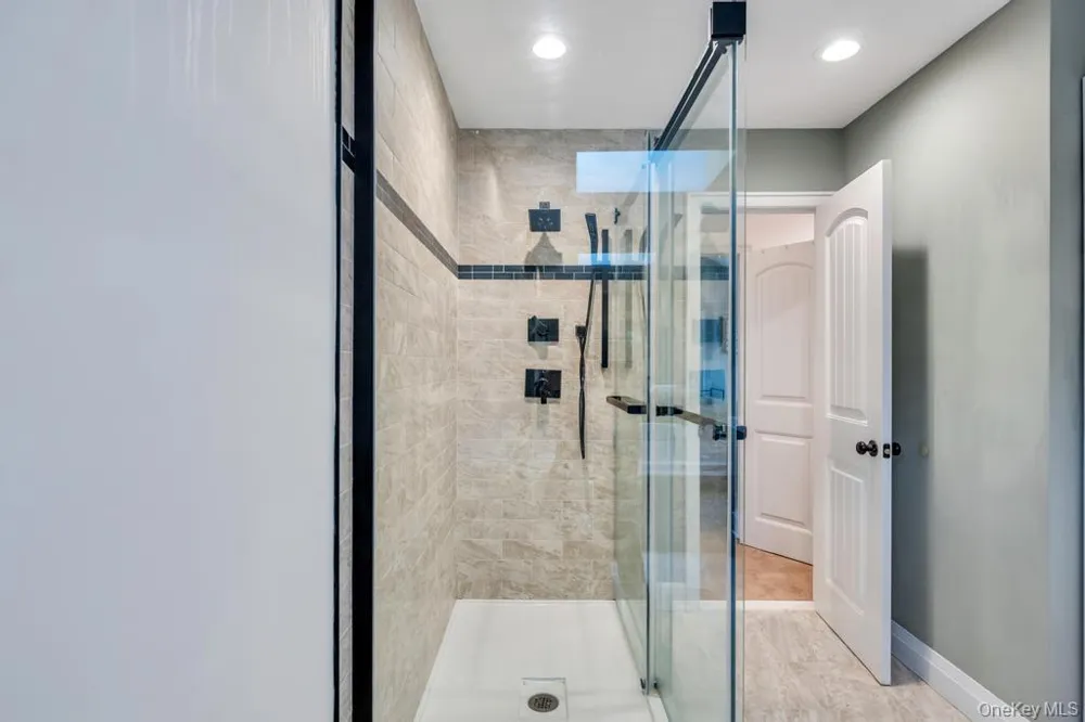 1 Audubon Gate Miller Place, NY 11764