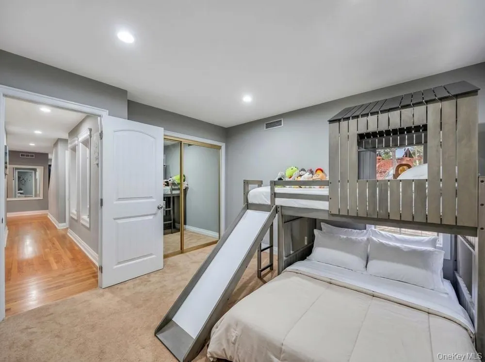 1 Audubon Gate Miller Place, NY 11764