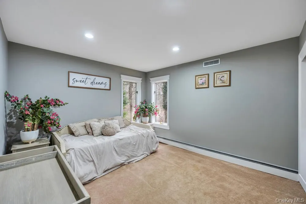 1 Audubon Gate Miller Place, NY 11764