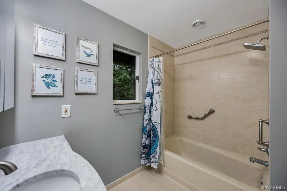 1 Audubon Gate Miller Place, NY 11764