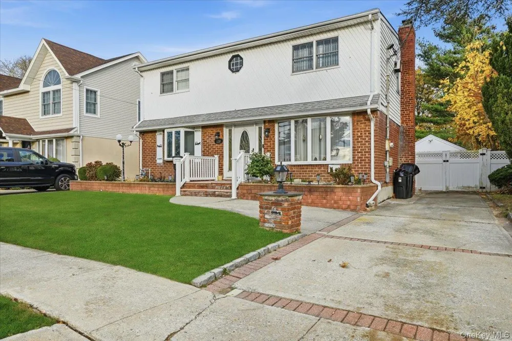 120 Bruce Terrace Mineola, NY 11501