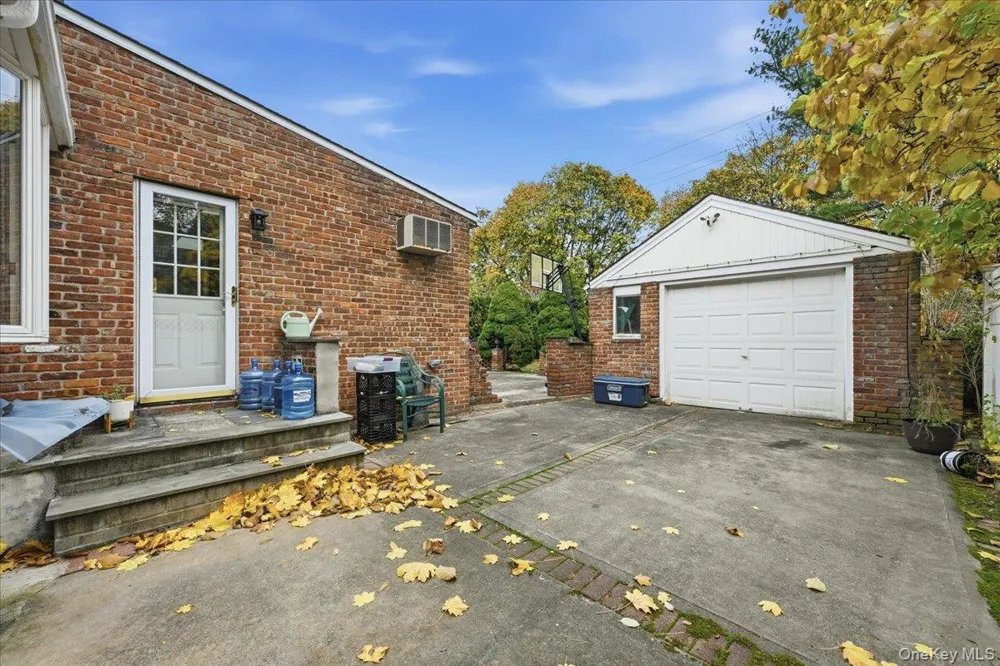 120 Bruce Terrace Mineola, NY 11501