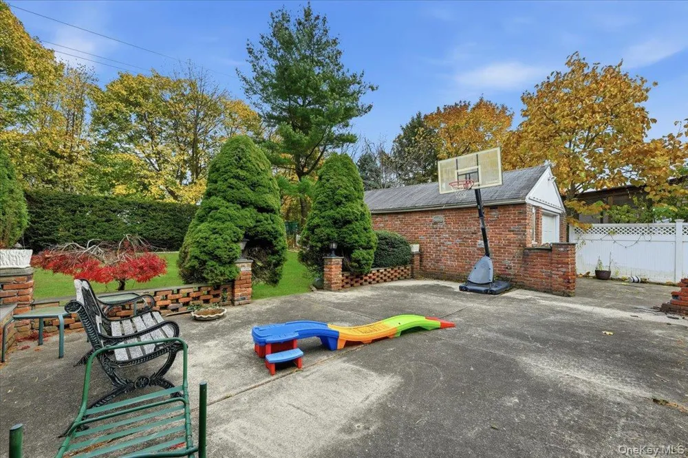 120 Bruce Terrace Mineola, NY 11501