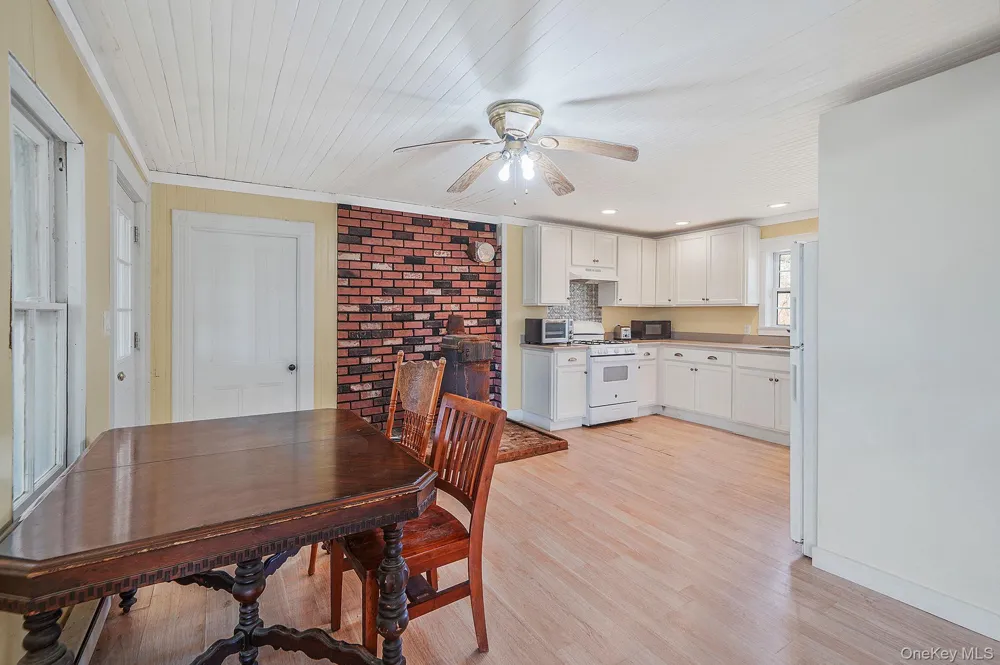 5528 Sound Avenue Riverhead, NY 11901