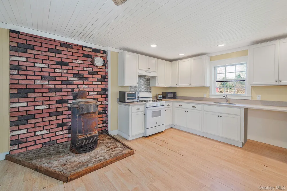 5528 Sound Avenue Riverhead, NY 11901