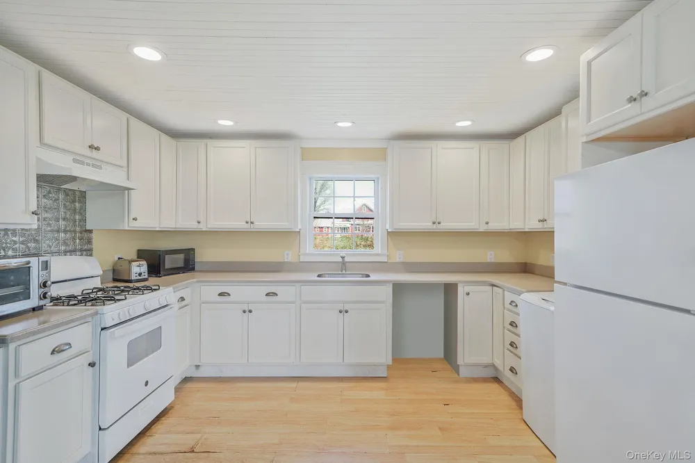 5528 Sound Avenue Riverhead, NY 11901